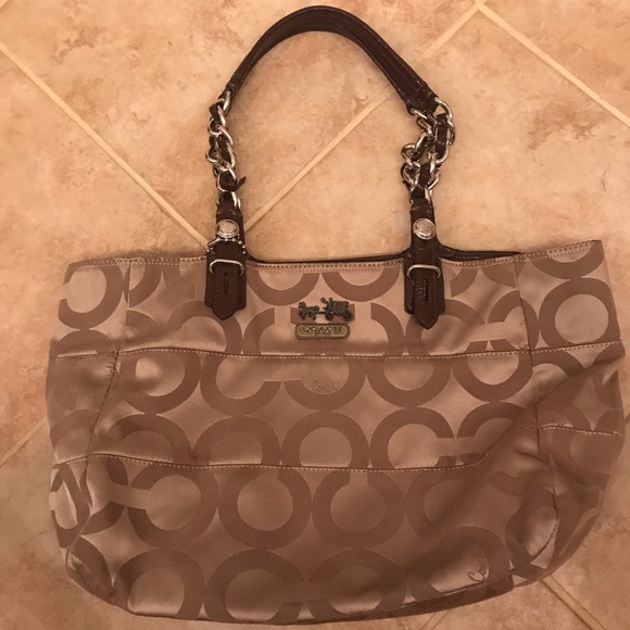 Coach Handbags - Vintage Coach Tote Purse